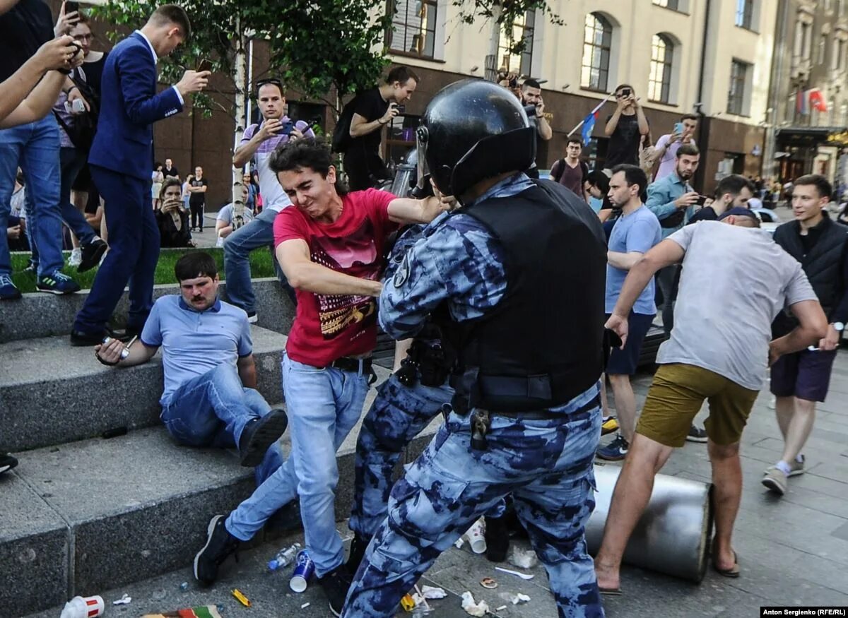 Общественные беспорядки в России. Массовые акции протеста в Москве.