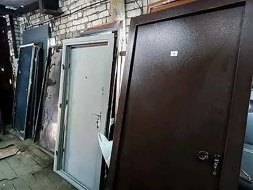 Дверь железная бу. Авито дверь металлическая тольятти. Межкомнатная дверь от застройщика авито. Дверь стальная с новостройки. Авито дверь металлическая тольятти.