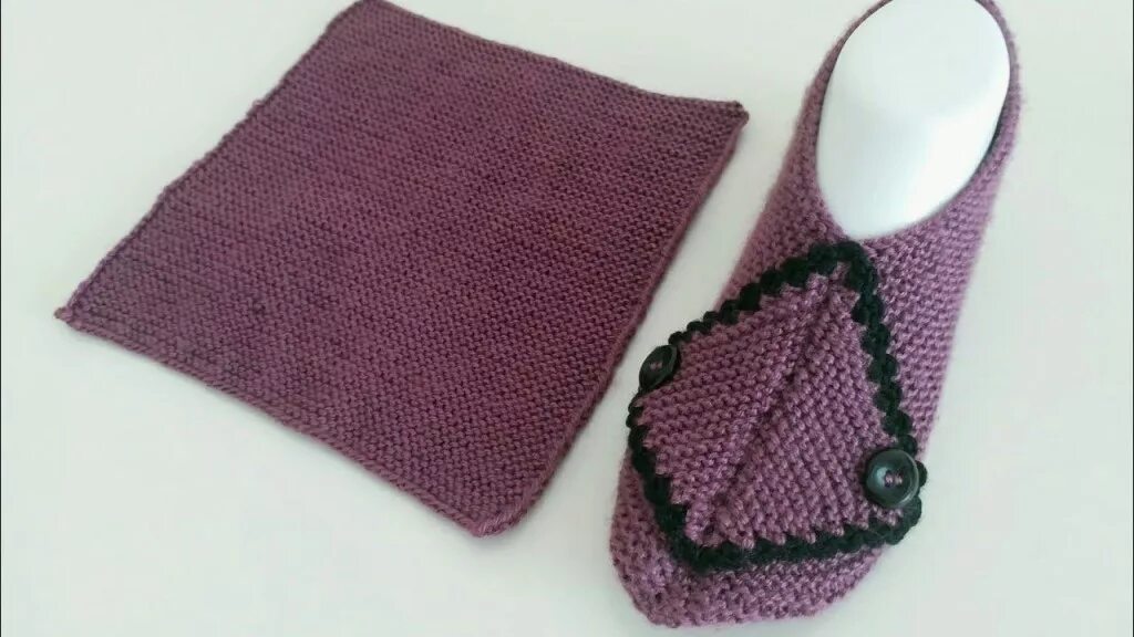 Следки на двух спицах прямоугольником. Следки на двух спицах прямоугольником. Следочки носочки тапочки сапожки. Тапочки носки из квадрата. Следки спицами прямоугольником.