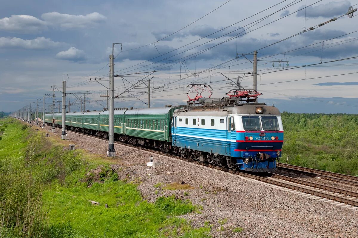 Поезд спб курск. Чс2. Чс2 электровоз. Фирменный поезд Поволжье. Курский Соловей поезд.