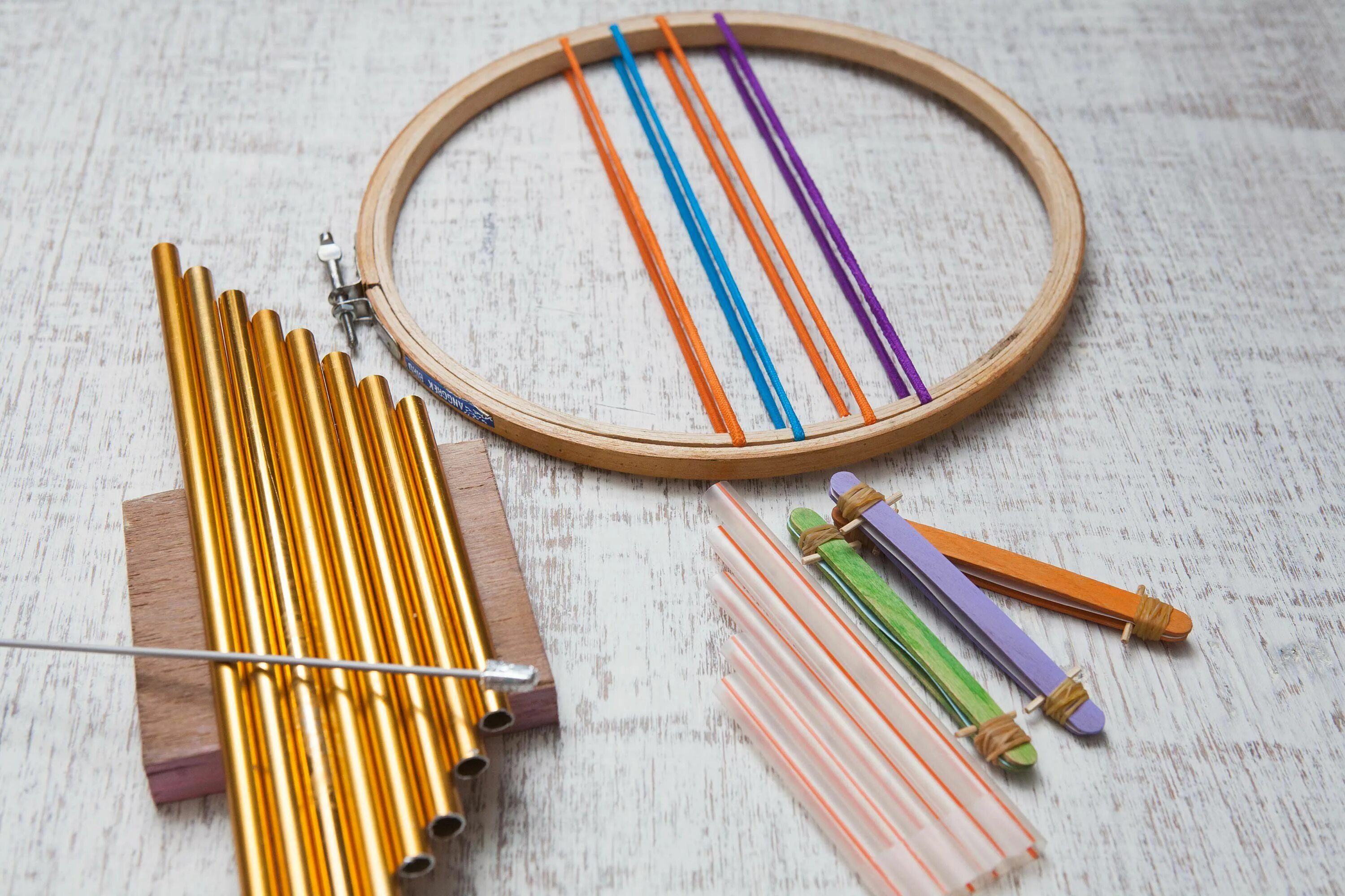 Музыкальные инструменты из дерева. Музыкальный инструмент своими руками в садик. Музыкальные инструменты своими руками для детского сада. Как сделать инструменты. Барабан инструмент.