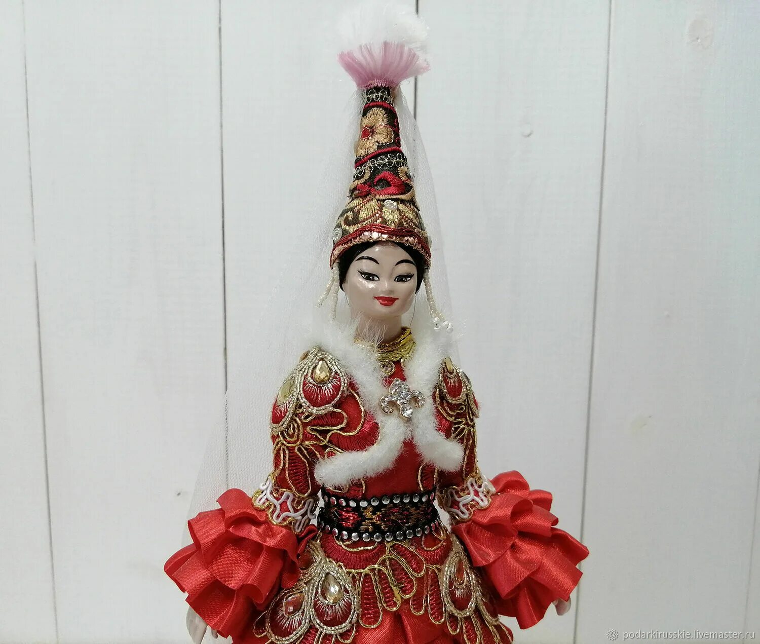Кукла казашка. Кукла в национальном костюме Казахстан. Кукла из Казани. Кукла в народном неаполитанском костюме.