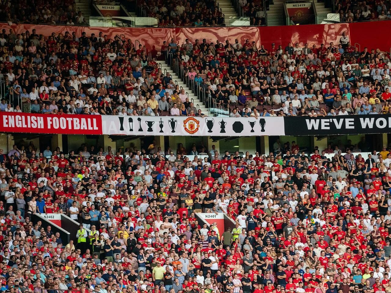 Old fans. ФК Манчестер Юнайтед болельщики. Барабаны на стадионе. Supporter Choreo. Wembley man Utd Fans old School.