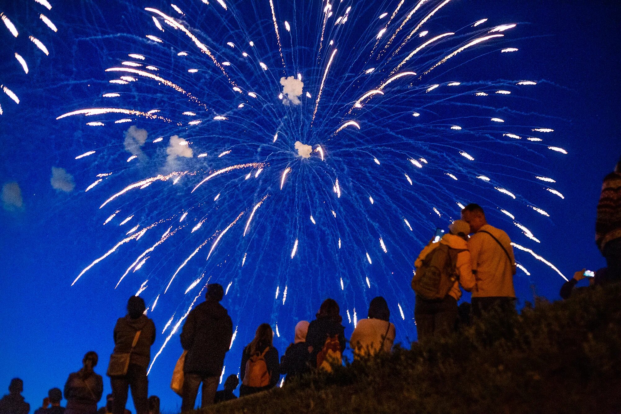 праздник фейерверк. запуск фейерверков. запуск салюта в берлине. новый год фейерверк. фейерверк прокопьевск.