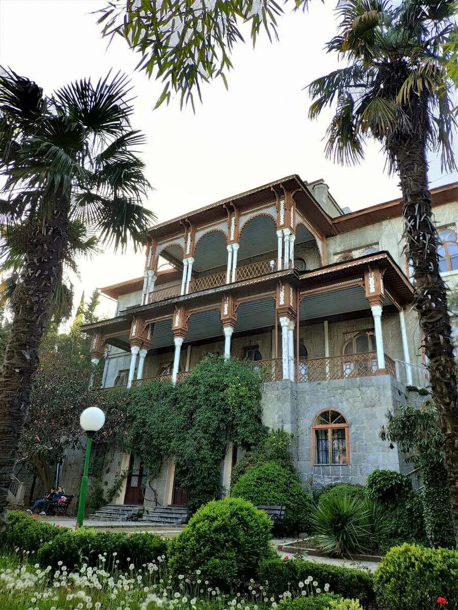Ателика карасан алушта. Дворец раевских карасан. ателика карасан. санаторий карасан алушта. имение карасан дворец крым.