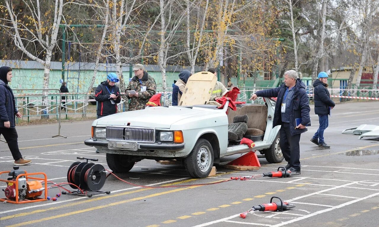 Сайт курский автотехнический. Курский автотехнический колледж Курск. Курский автотехнический колледж на волокно. Тренировочная база автотехнический колледж Курск специальности. Пирамида для соревнований для по ДТП.