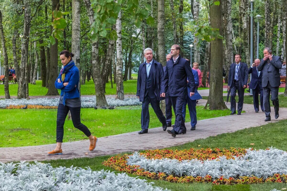 Внуково парк купить. Внуково парк. Парк аллея славы Внуково. Внуковский лесопарк. Народный парк Центральный Внуково.