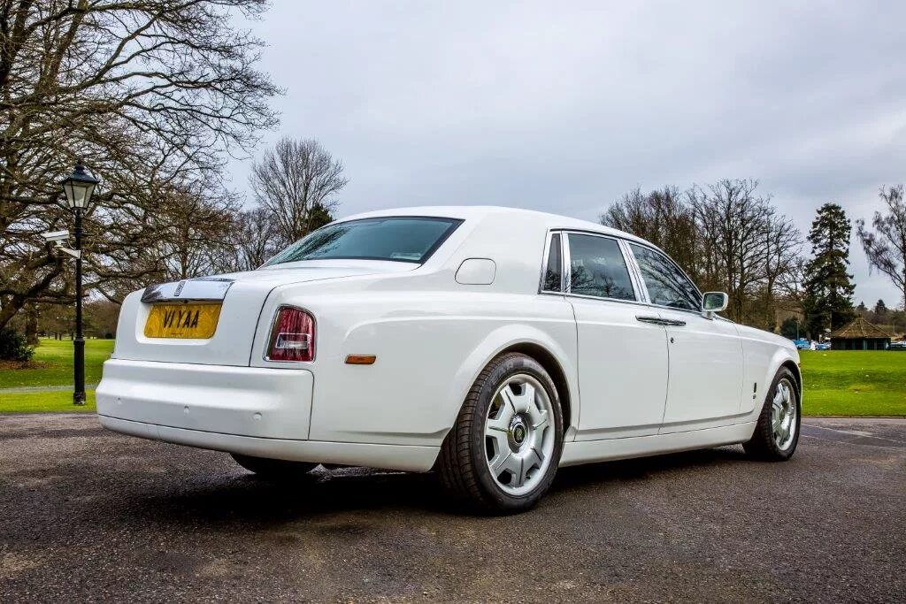 Белый роллс ройс. Rolls Royce Phantom белый. Роллс Ройс 1998. Rolls Royce Phantom 2007 White. Роллс Ройс SWB.