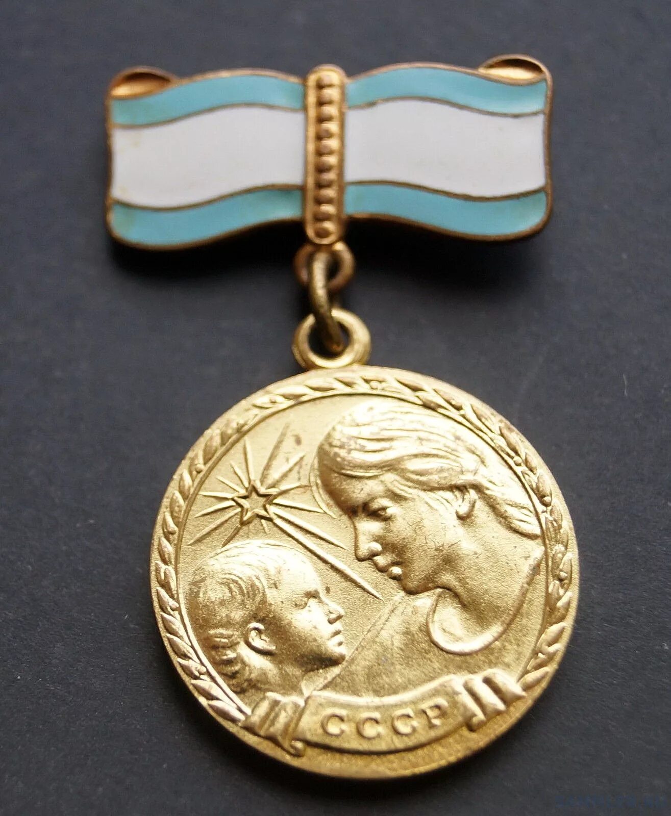Медаль материнства 2 степени. Медаль материнства СССР 3 степени. Медаль материнства СССР (2 степень)золота. Медаль материнства СССР 1 степени.