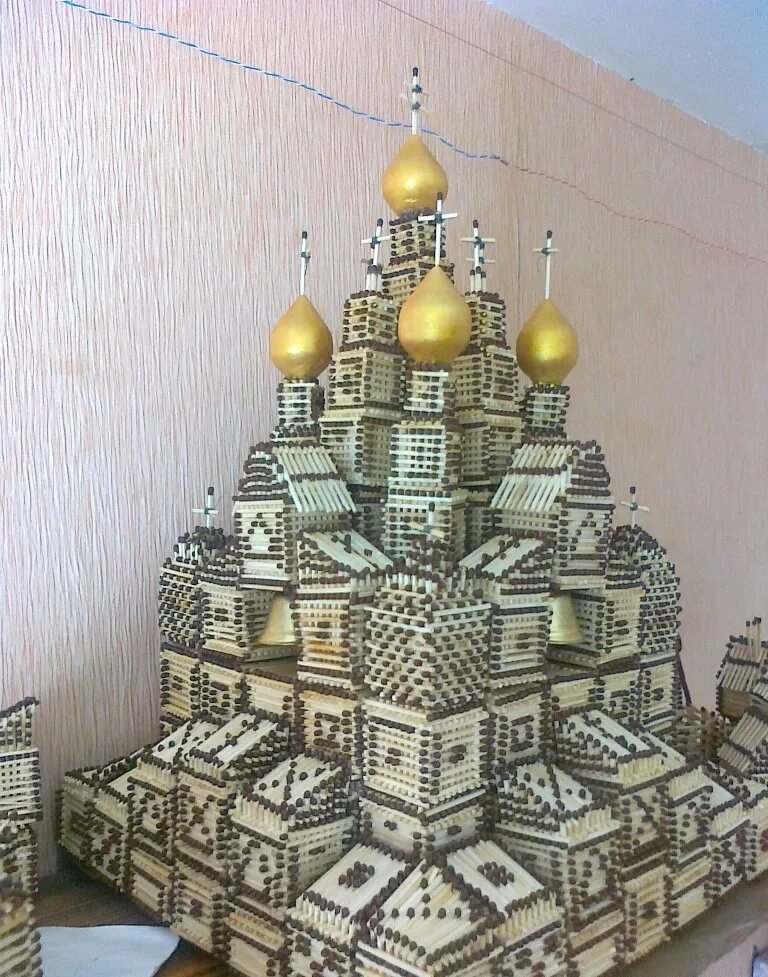 Церковь из спичек. Собор из спичек. Макет церкви. Церковь из папье маше. Церковь из картона.
