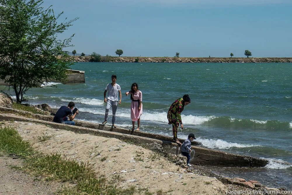 Худжанд пляж бахористон. Отдых в таджикистане на море. Худжанд озеро кайраккум. Кайраккумское водохранилище бахористон. Кайраккум таджикистан бахористон.