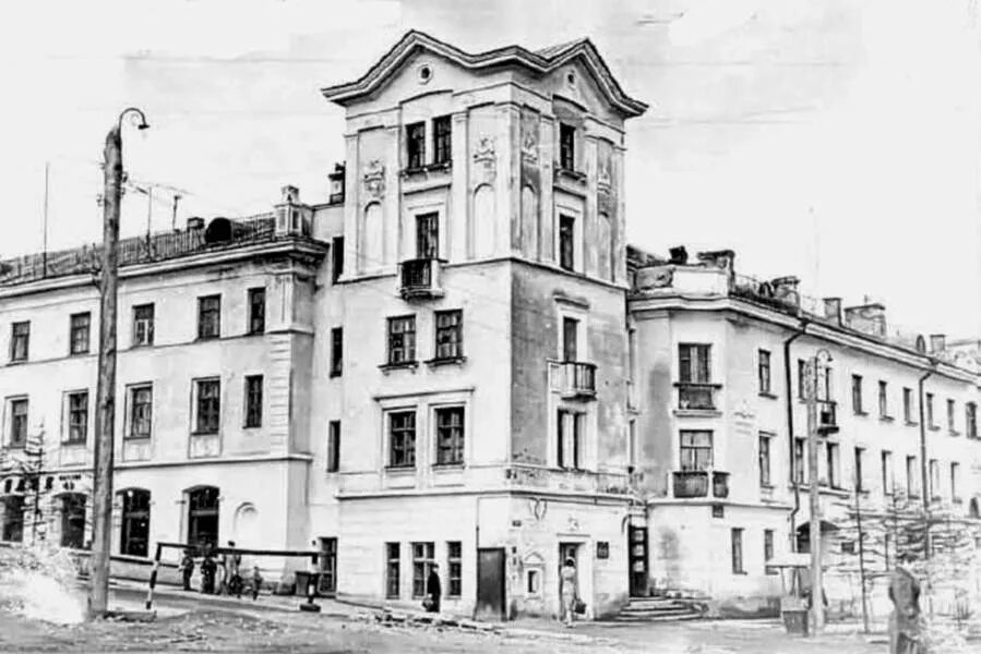 Горького 9 магадан. Горького магадан. Пл горького 6 магадан. Магадан центральная улица ленина. Горького 9 магадан.