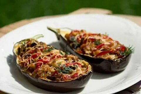 Запеченные баклажаны овощами с сыром