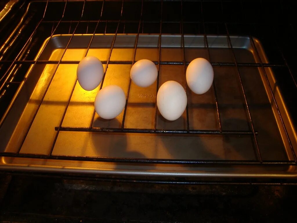 Запеченные яйца. Яйца в духовке. Печеные яйца. Запечённые яйца в духовке. Печёные яйца в духовке.