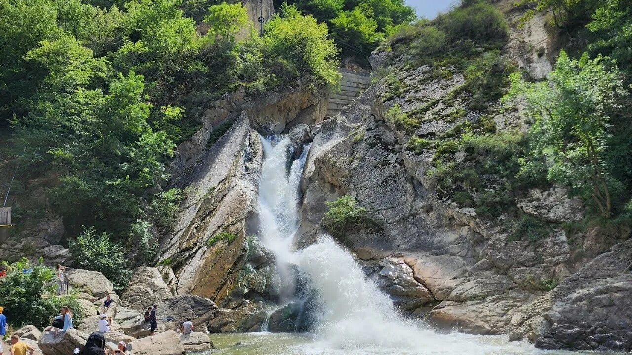 Хучнинский (ханагский) водопад. Чвахило водопад дагестан. Водопад хучни дербент. Хучнинский (ханагский) водопад. Хучнинский водопад в дагестане.