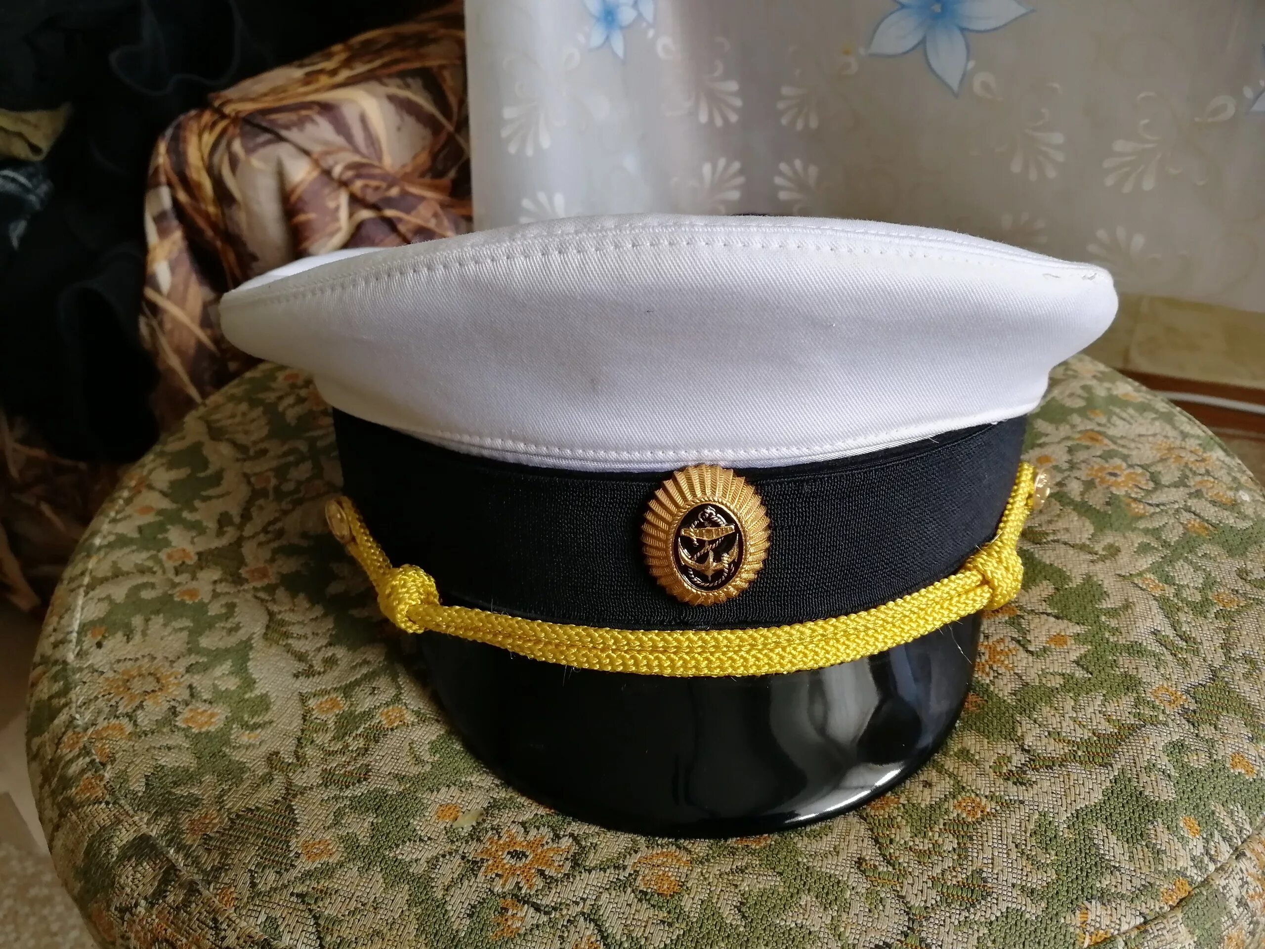 пружина для фуражки. военная фуражка. расположение кокарды на фуражке. фуражка как правильно. фуражка как правильно.