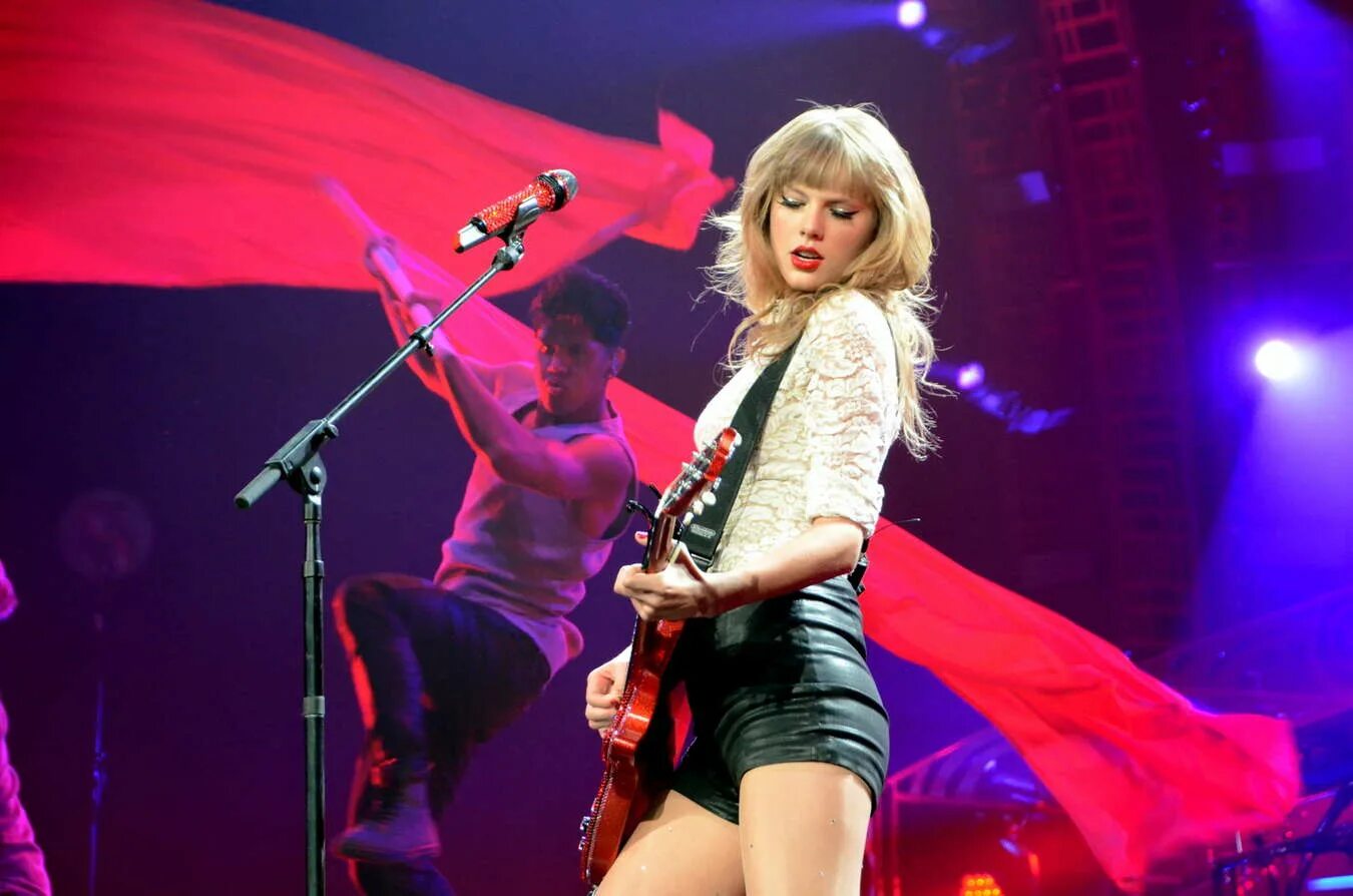 Taylor swift red. Swift taylor &quot;red&quot;. taylor swift red tour. taylor swift &quot;red, cd&quot;. taylor swift red world tour.
