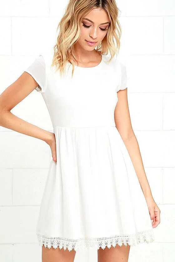 Белое платье. Белое коротенькое платье. Белое платье Повседневное. Платья короткие повседневные.