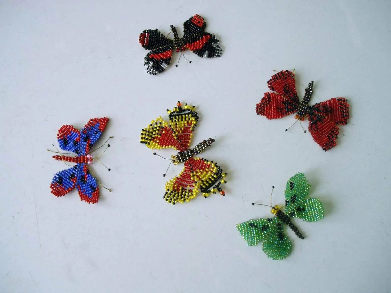 схемы для бисероплетения для начинающих из стеклярусов. бабочка из бисера для начинающих. бабочка из бисера для начинающих. бабочка из бисера для начинающих. объемная бабочка из бисера.