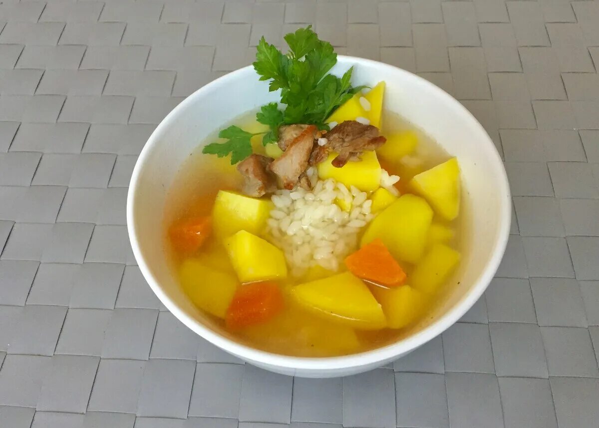 Бульон из утки. Суп с уткой. Утиный суп. Суп из строчков. Суп из утки с лапшой.