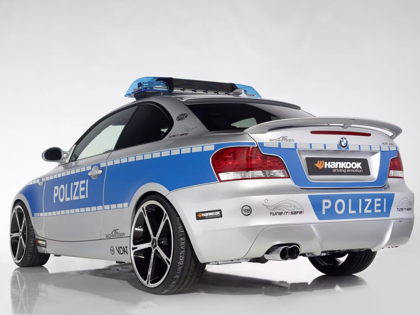 Картинка полиция машина. BMW 123d Coupe 2009. BMW x6 Polizei. BMW m3 Polizei. Шницер БМВ.