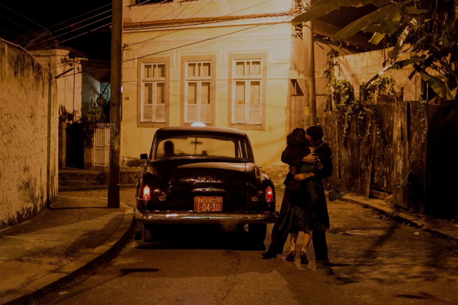 Invisible life 2019. Невидимая жизнь эвридики кадры. Невидимая жизнь эвридики фильм. Невидимая жизнь эвридики фильм. Жить скромно.