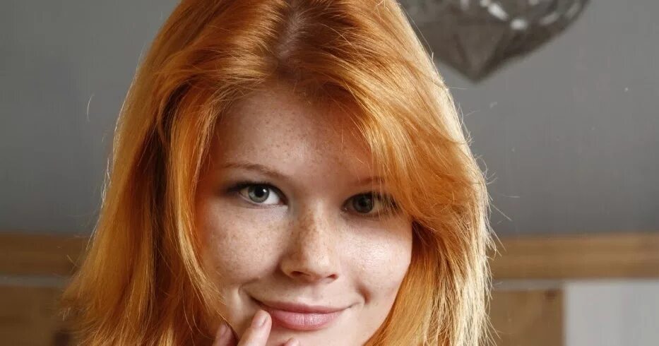 молодая рыжая жена