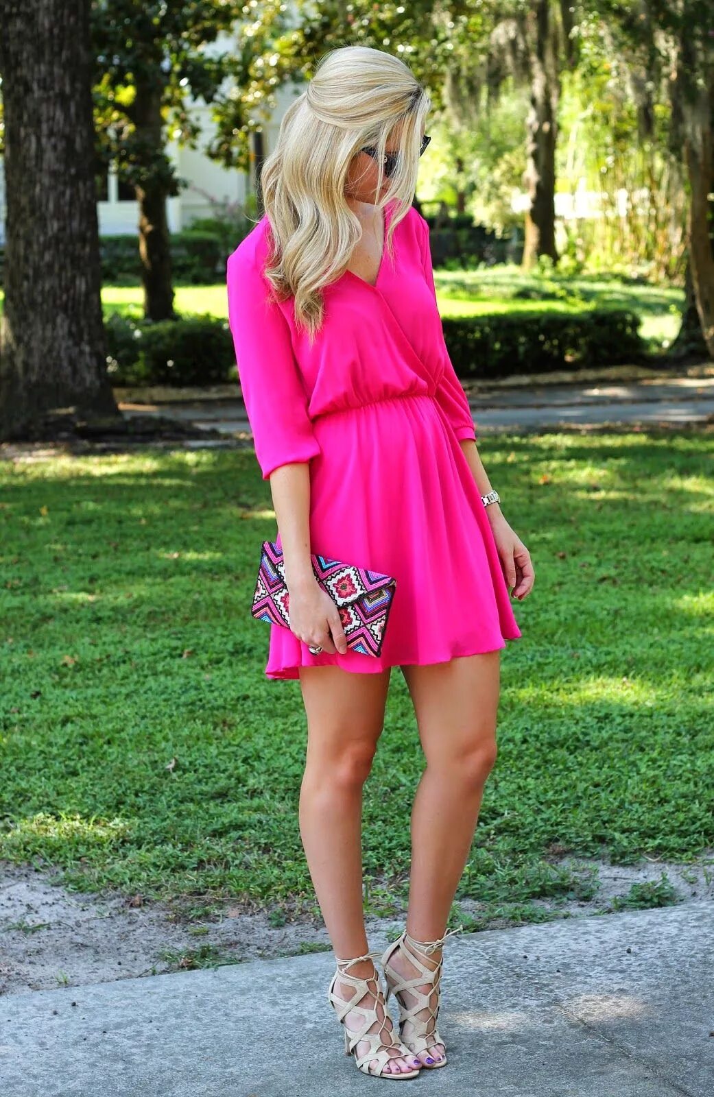 Платье розовое. Платье ярко-розовое. Короткое розовое платье. Короткое ярко розовое платье.