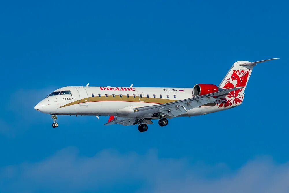 Bombardier crj 200. Canadair CRJ 200 самолет РУСЛАЙН. Самолёт Бомбардье CRJ-100/200. Bombardier CRJ-100/200 РУСЛАЙН. Canadair (Bombardier) Regional Jet 200.