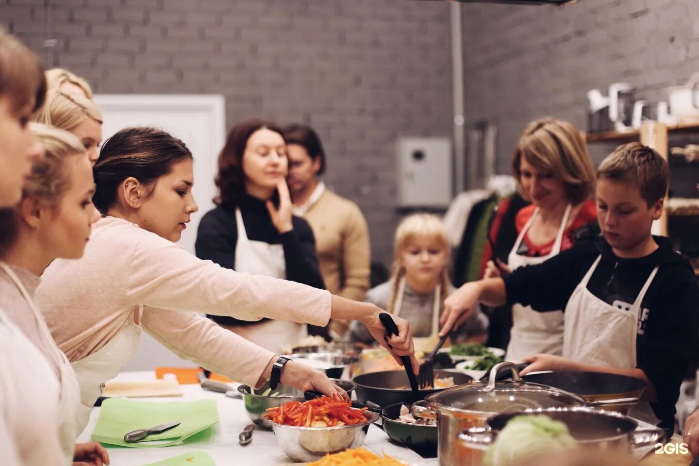 Иваново фотостудия мо станком. Кулинарная студия. Студия екатерины ким. Кулинарная студия кухня иваново типографская 6. Кулинарная студия десерт.