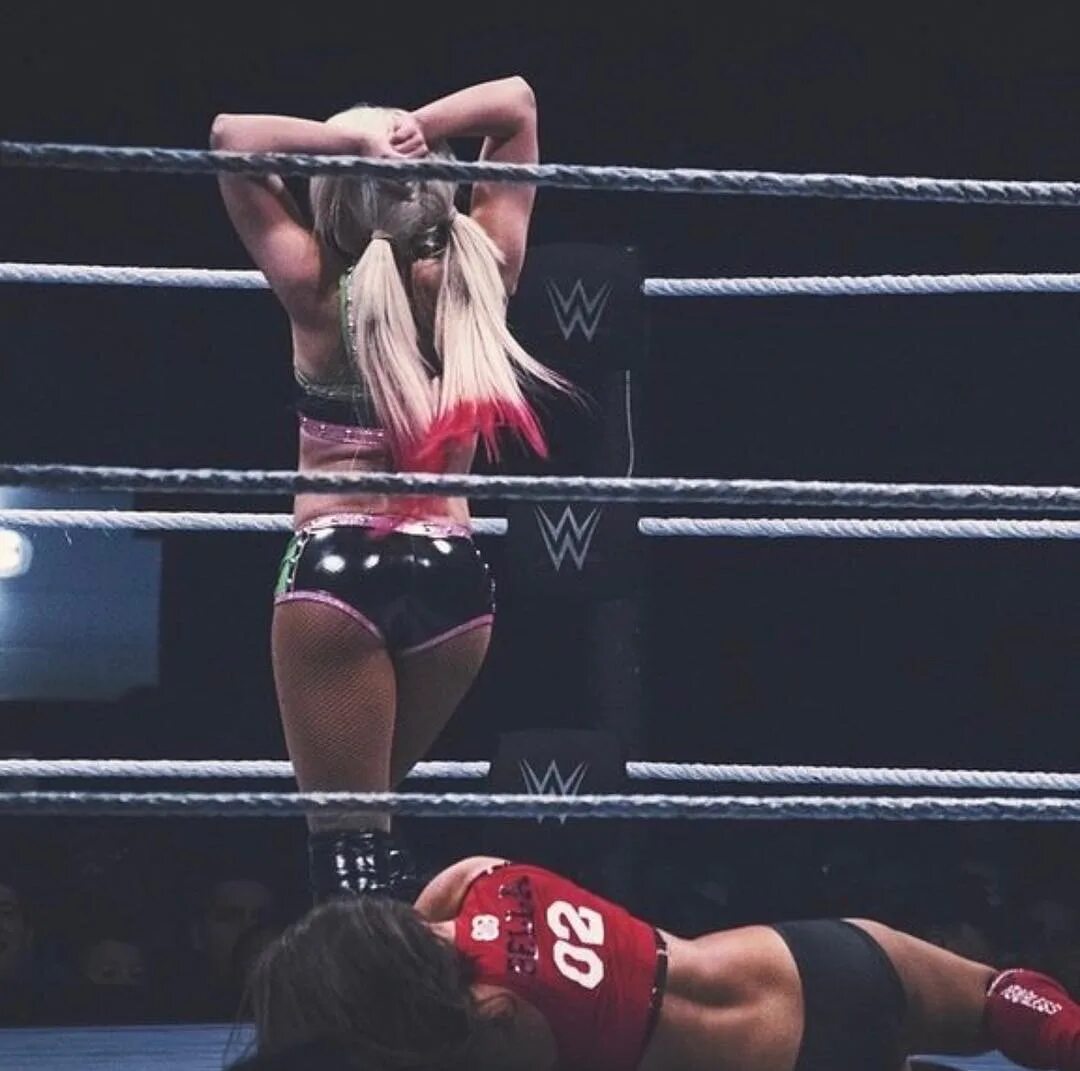 WWE Nikki Bella Alexa Bliss. Alexa Bliss vs. Алекса Блисс против Ронды Роузи. Alexa Bliss с пучками. Vs nikki