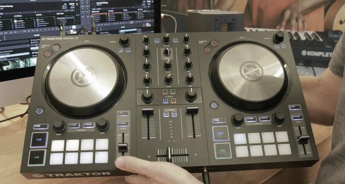 Native instruments s2 mk3. Трактор s2 mk3. traktor s2 mk3. трактор контрол s2 mk3. traktor s2 mk2 md.