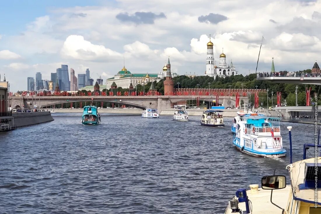 Москва река читать краткое. Москва река ЦДХ. Реки Москвы реки Москвы. Теплоход Москва река. Причал Строгино речные прогулки.