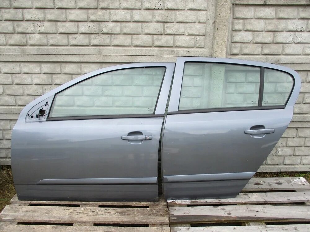 Дверь передняя левая Opel Astra h. Двери Opel Astra h.