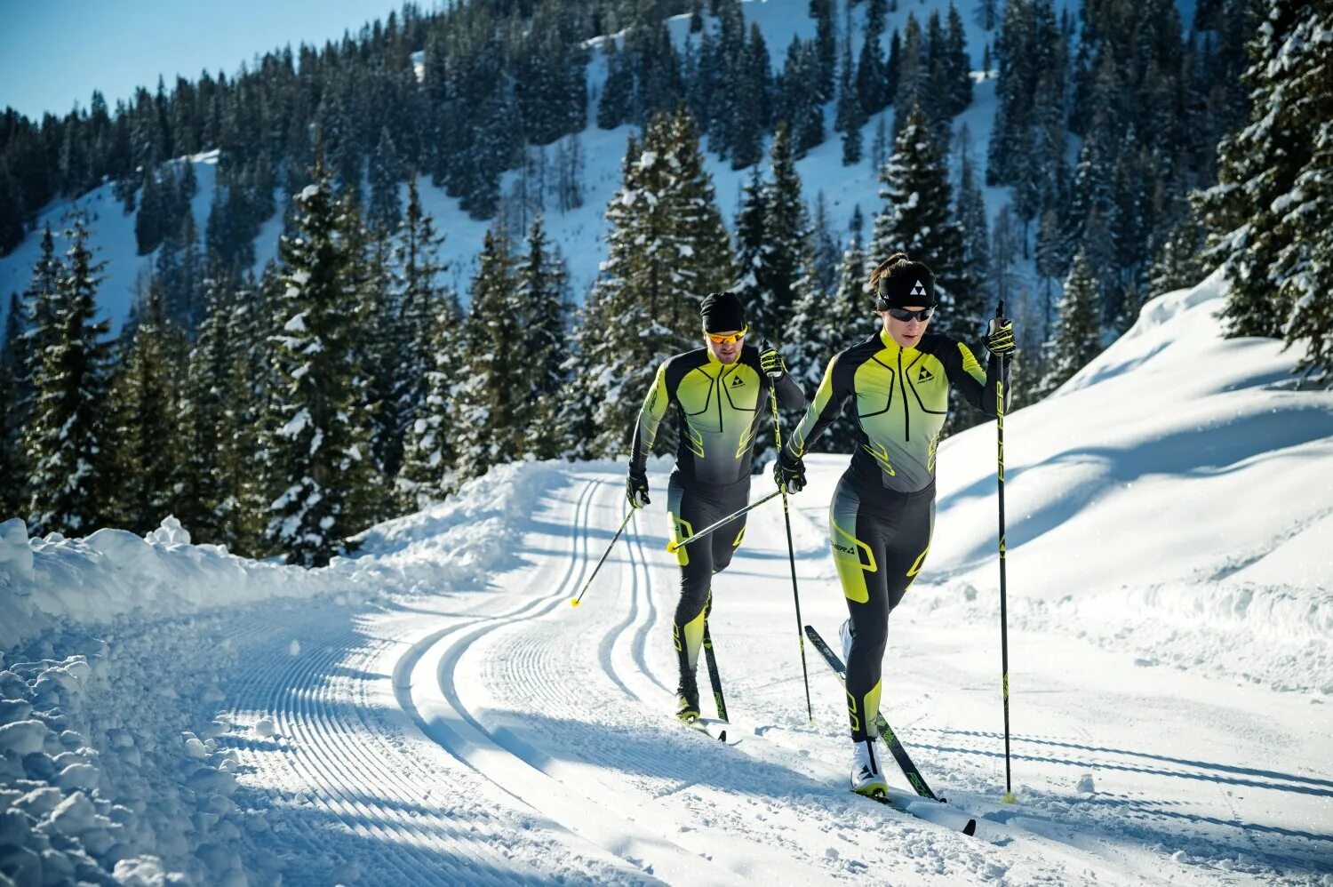 Лыжная форма Фишер. Лыжные гонки Fischer. Лыжи Сумит Фишер. Классический ход на лыжах. Лыжники классический ход