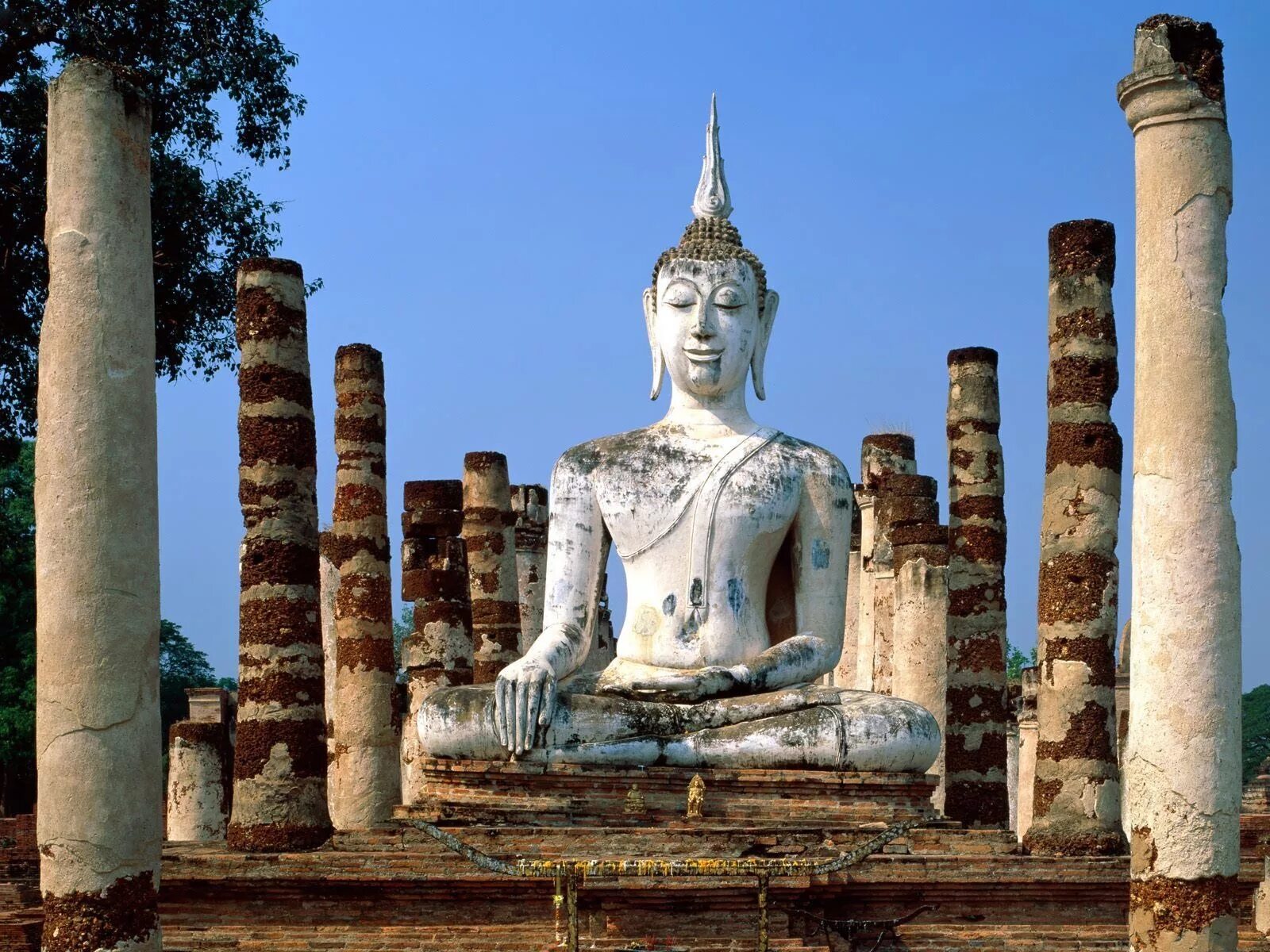 Ват Махатхат. Статуя Будды в Тайланде. Храм Богини Гуаньинь Тайланд. Руины храма ват Махатхат в Таиланде. Буда обои