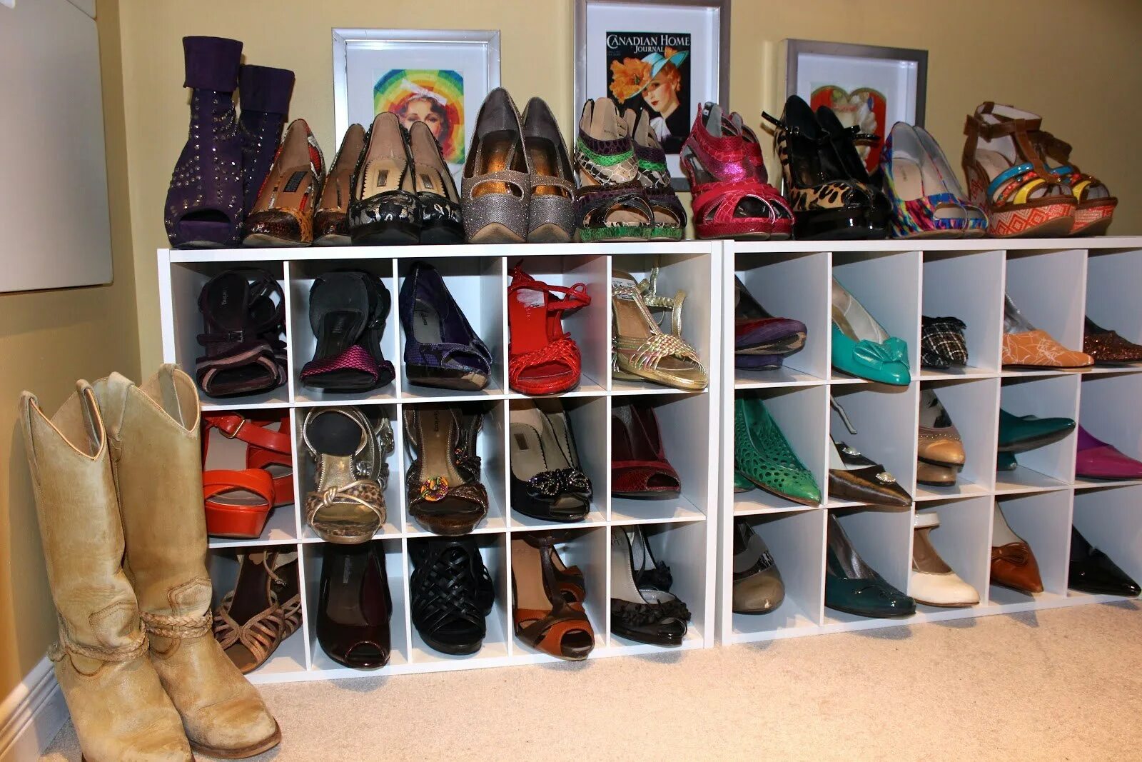Женская обувь много. Много пар обуви. Много ботинок. Много пар обуви. Много пар обуви.