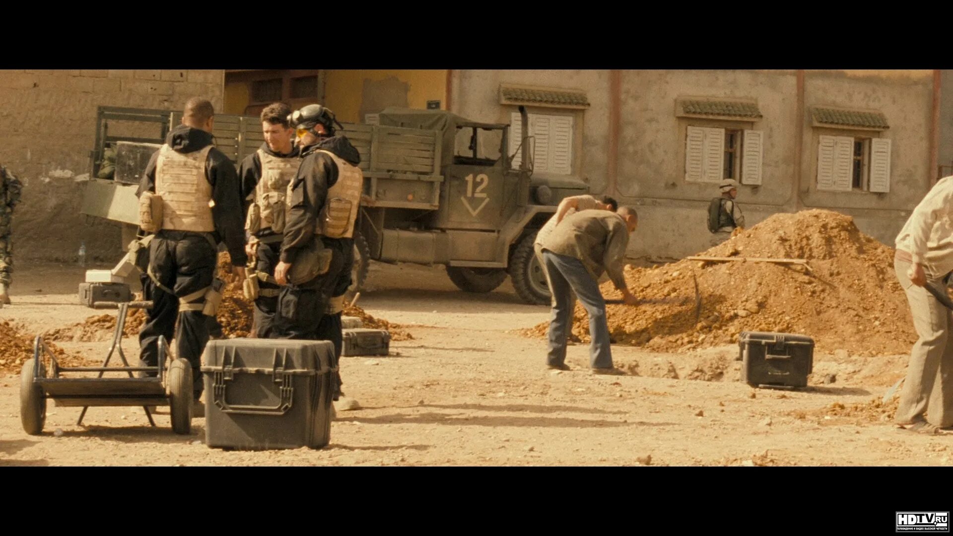 Не брать живым (blu-ray). Рой миллер ирак. Green zone 2010. Green zone 2010. Мэтт дэймон снайпер.