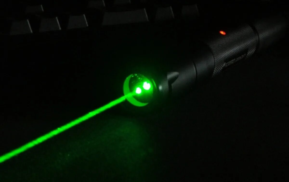 YYC-303 лазерная указка. Зелёная лазерная указка 6000mw (Green Laser Pointer). Лазерная указка лазер 330. Лазерная указка Laser Pointer Ugreen. Купить ручной лазер