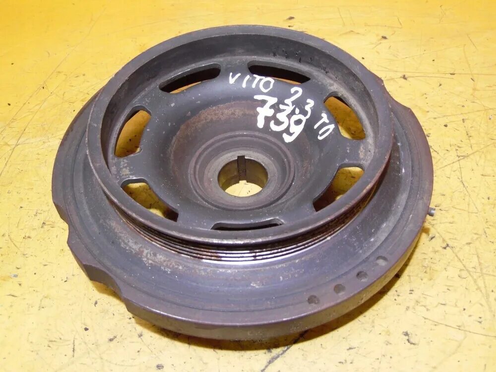 Шкив мерседес вито. Шкив мерседес. Шкив мерседес. Шкив коленвала мерседес 111. Шкив коленвала 3008 2 дизель.