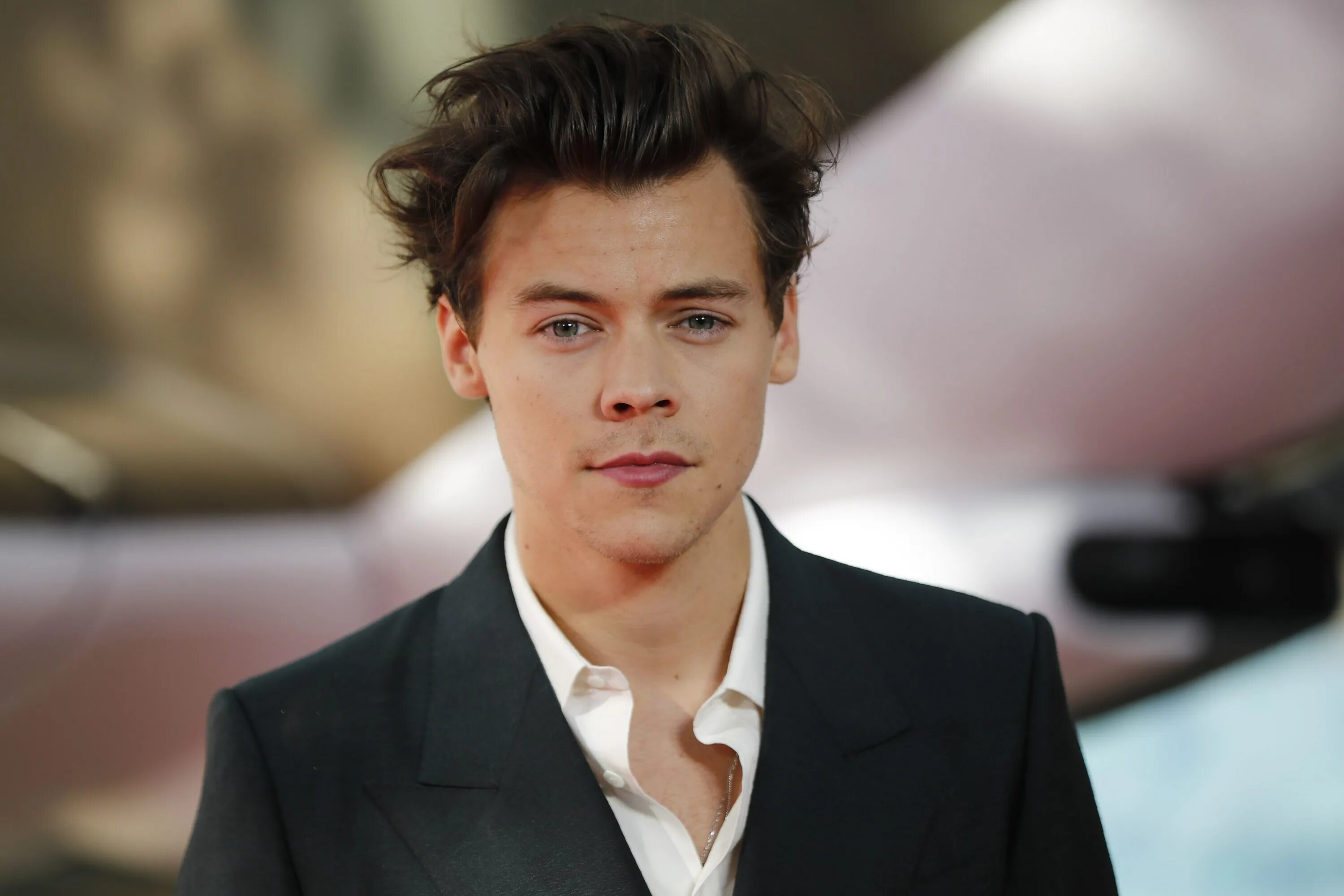 Смазливый harry styles. Celebrity rights. Гарри стайлс поет. Гарри стайлс стиль 2021. One direction гарри.