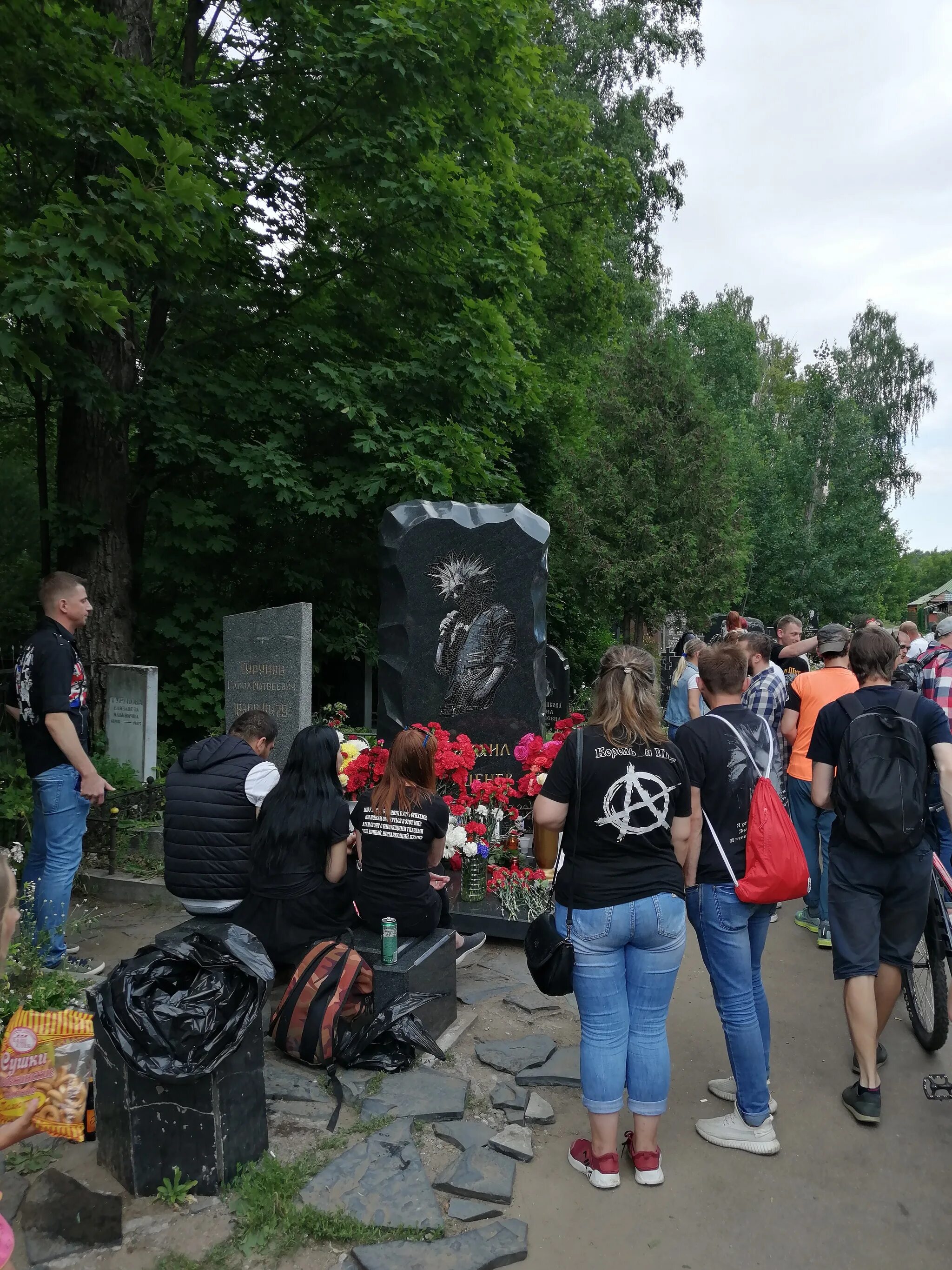 Горшок похоронен в санкт петербурге. Богословское кладбище Горшенев.