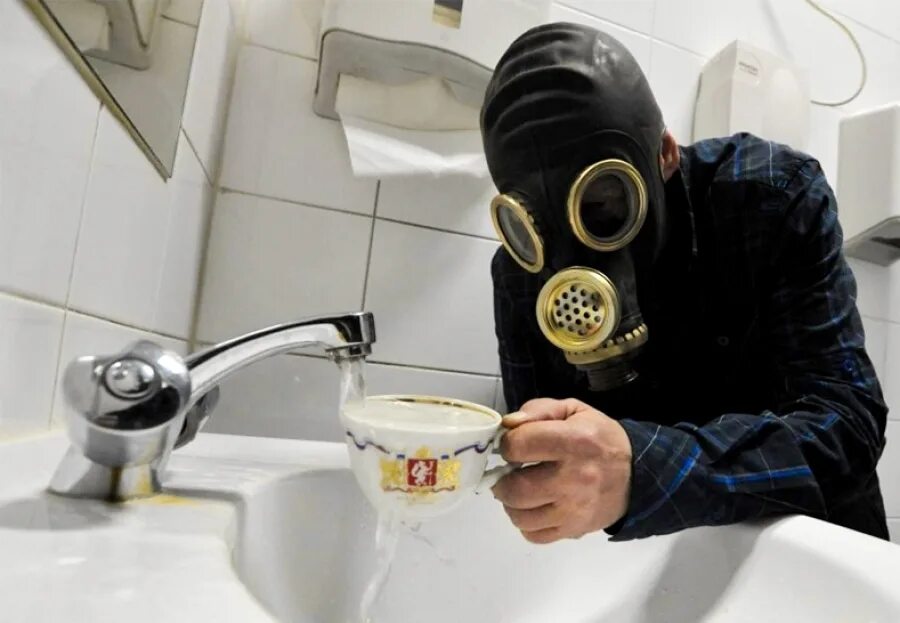 Плохо пахнущую жидкость