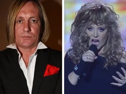 Мужчина поет пугачеву