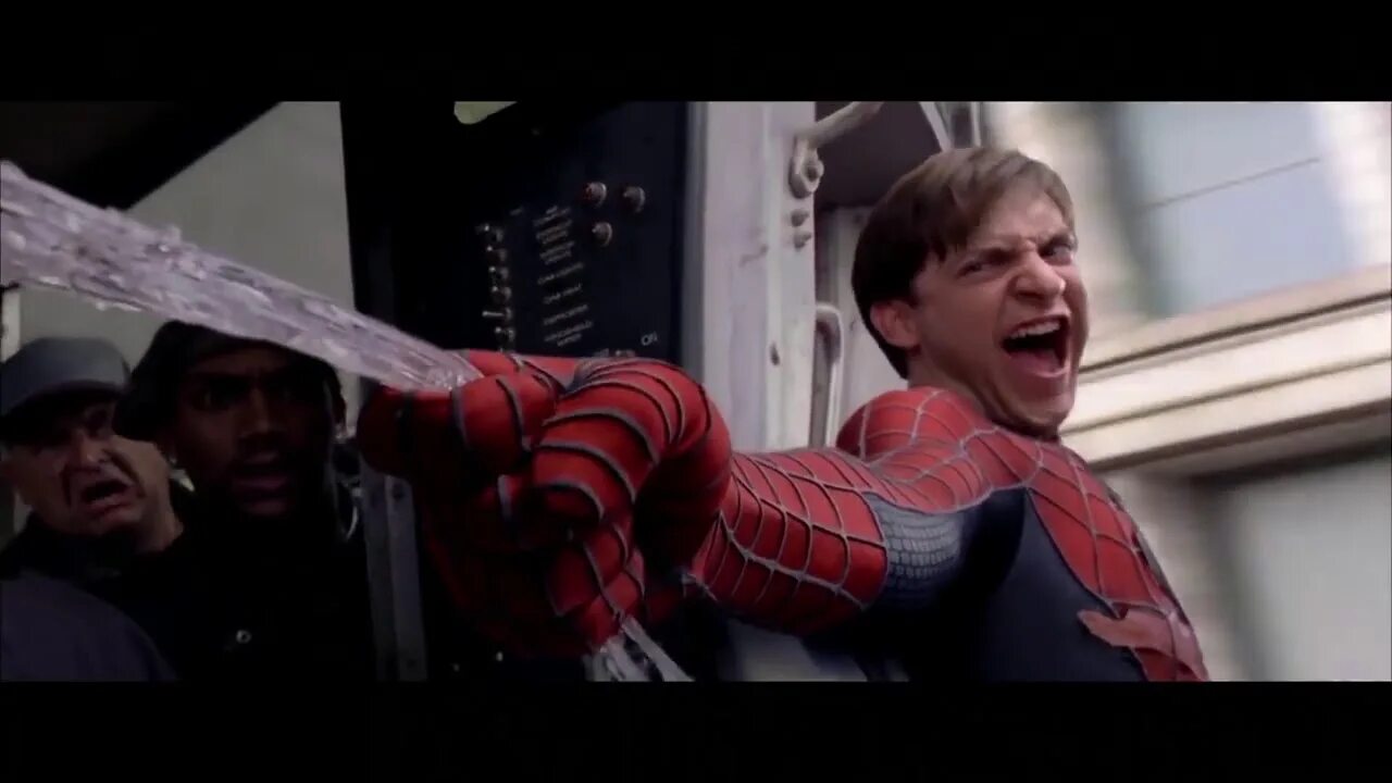 человек паук сэма рэйми 1. тоби магуайр человек паук 2. человек-паук тоби магуайр поезд. человек паук 2002 человек паук. тоби магуайр человек паук 2002.