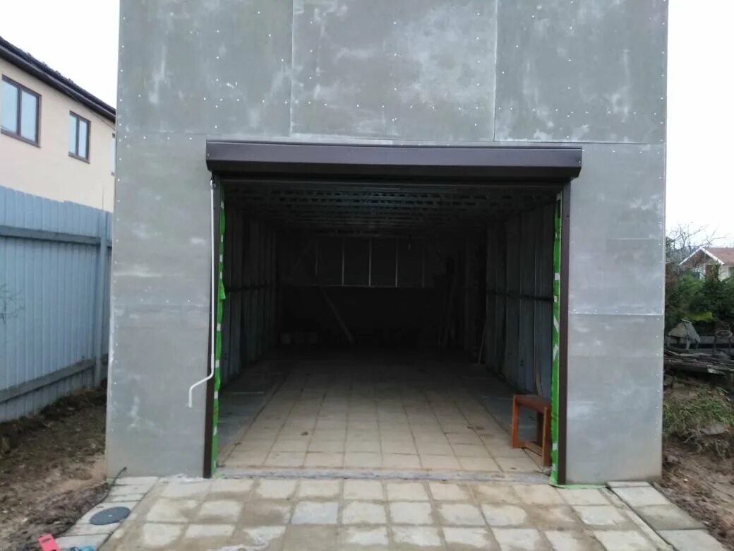 гараж для газели и легкового автомобиля. ворота для гаража под газель. гараж для камаза. гараж для микроавтобуса.