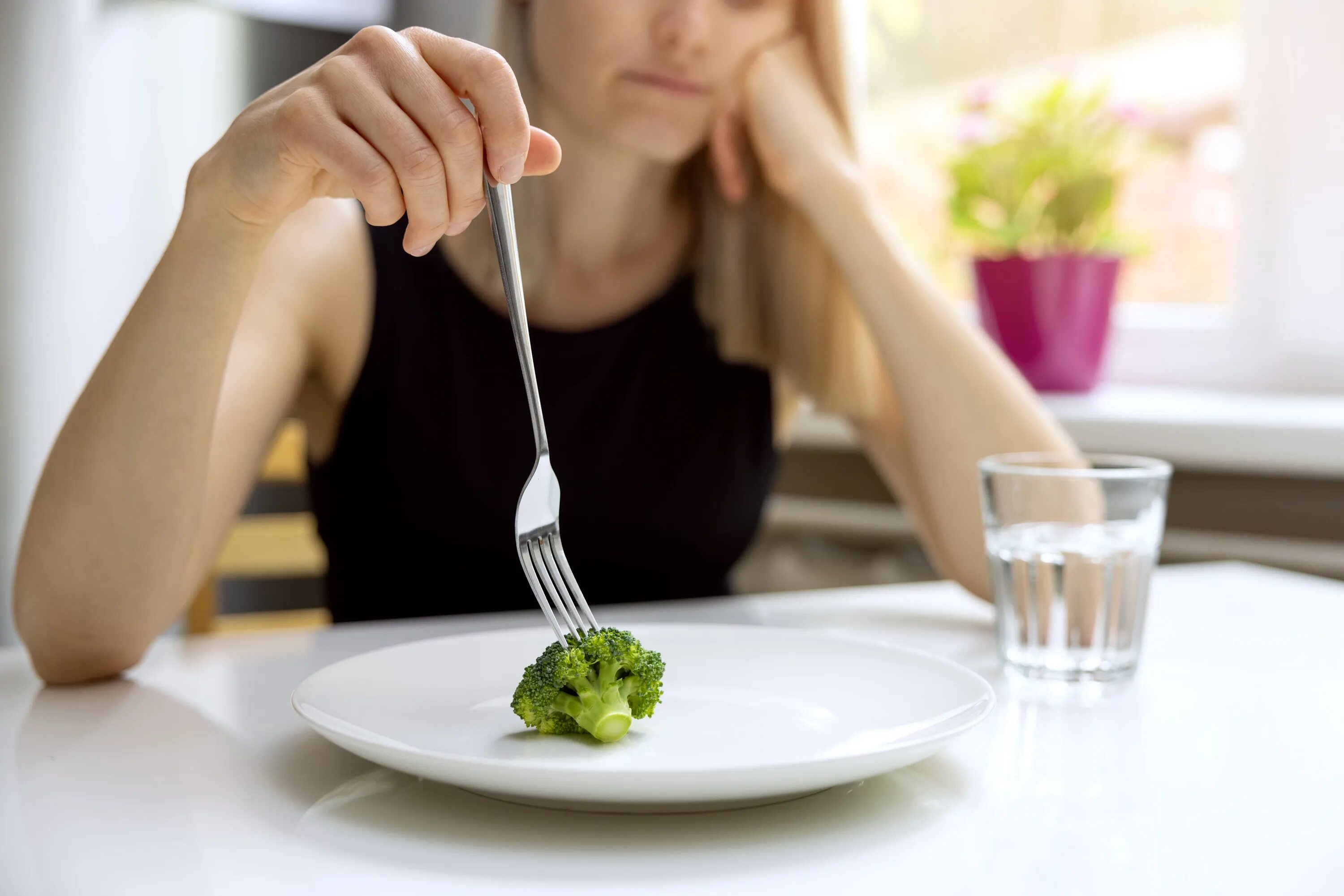 Часто повышение аппетита. Лечебное питание при анорексии. Расстройство пищевого поведения фото. Голодание вредное. Еда и эмоции.