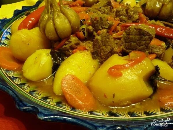 Помидоры с говядиной в казане. Мясо с овощами в казане. говядина с овощами в казане. мясо тушеное с овощами в казане. говядина тушёная с овощами в казане.