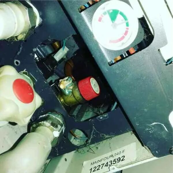 Газовый котел бакси ошибка 10. Газовый котел baxi ошибка e10. котёл бакси ошибка е10. е10 бакси клапан давления. ошибка e10 на котле baxi.