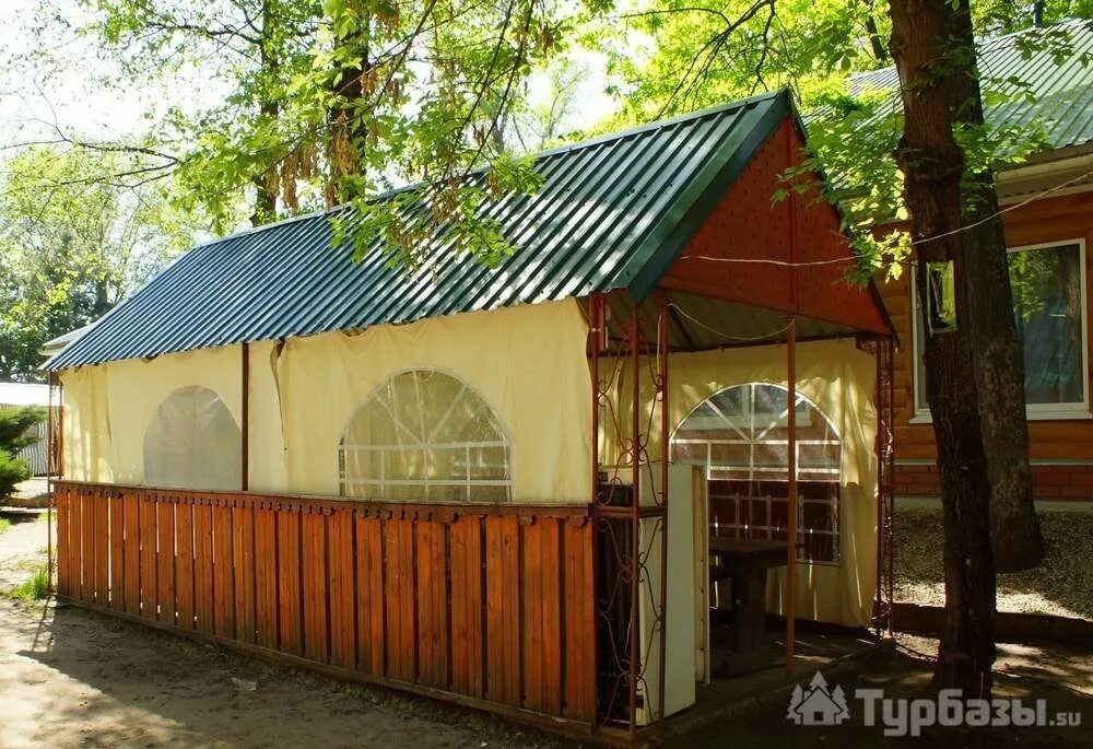 Саратовская область домостроитель турбаза. Турбаза домостроитель энгельс. Домостроитель турбаза энгельс беседки. Домостроитель турбаза энгельс беседки. Турбаза дубрава энгельс.
